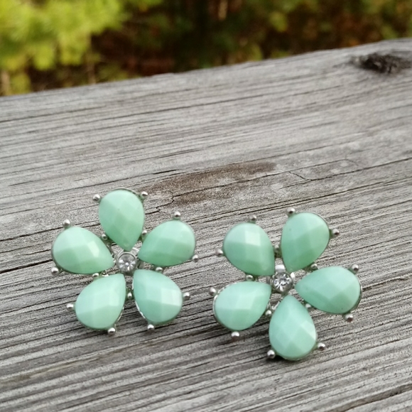 💥 CLOSET CLOSING SALE 💥 Diamond cut Earrings-NO COUNTER OFFERS!! - Picture 5 of 6